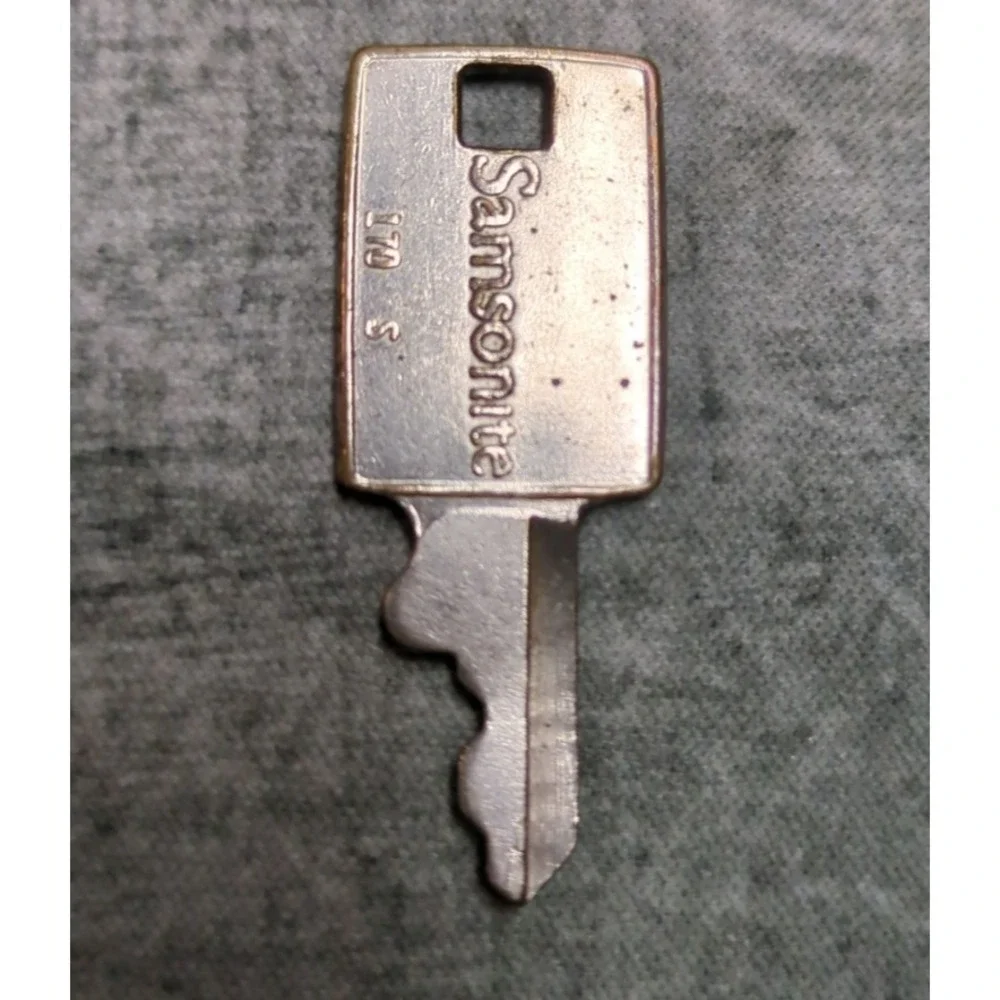 Key Samsonite Luggage Breifcase Travelcase Hatcase‎ Stamped 170 S Vintage One